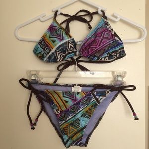 Multicolor graphic print string bikini